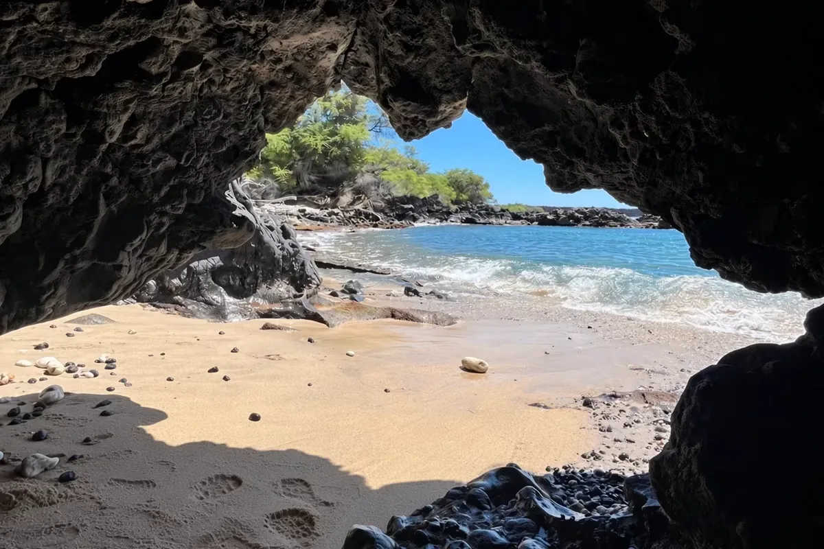 Sheltered turquoise cove along the Maui shoreline